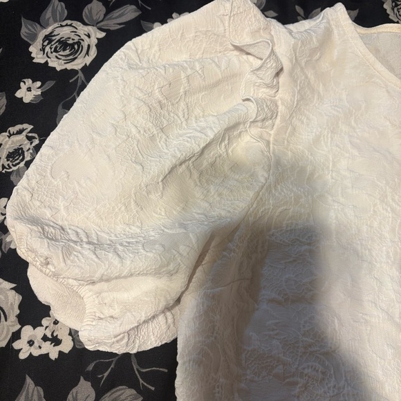Express Women’s Elegant White Textured Peplum Puff Sleeves Sleeve Top SZ M - Picture 6 of 9